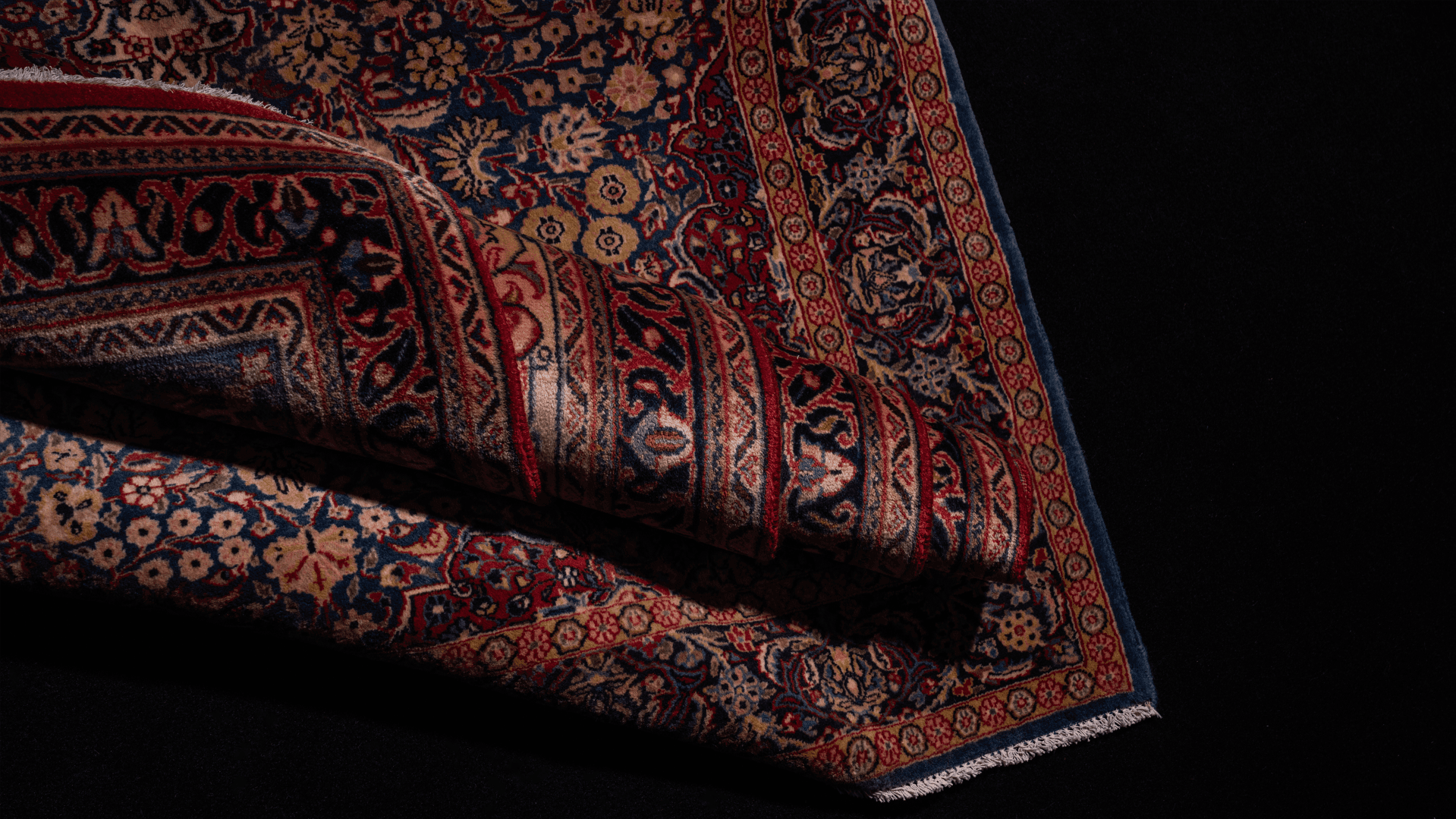 The Art of Persian Knotting: Fine vs. Coarse